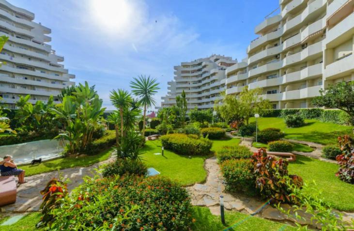 Benal Beach Suite, Parque Acuatico Y Vistas Al Mar Benalmadena Bagian luar foto