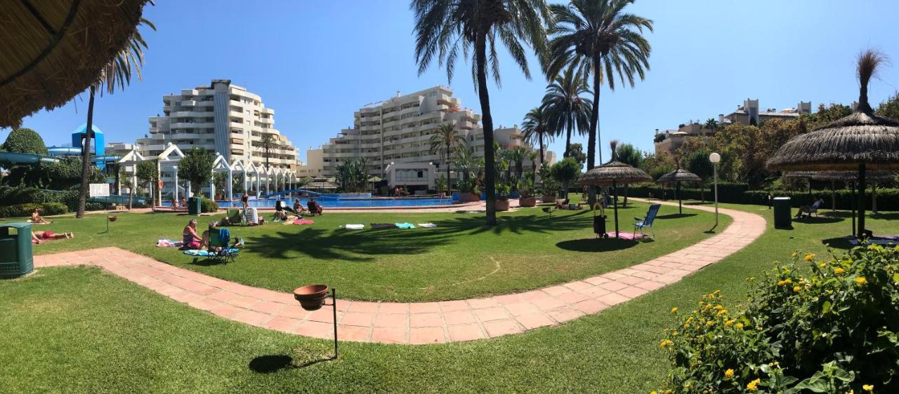 Benal Beach Suite, Parque Acuatico Y Vistas Al Mar Benalmadena Bagian luar foto